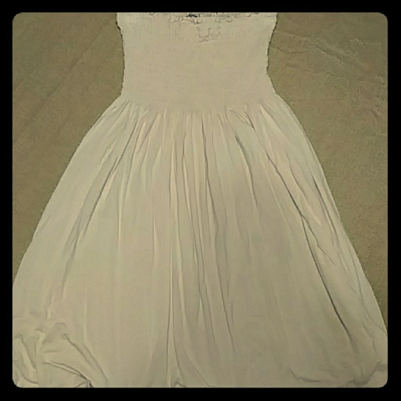 White Sleeveless Dress - Picture 1 of 3